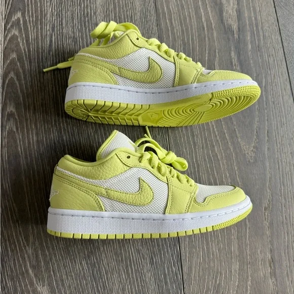 Jordan 1 Low Sneaker in Limelight Size 5 - Picture 5 of 11
